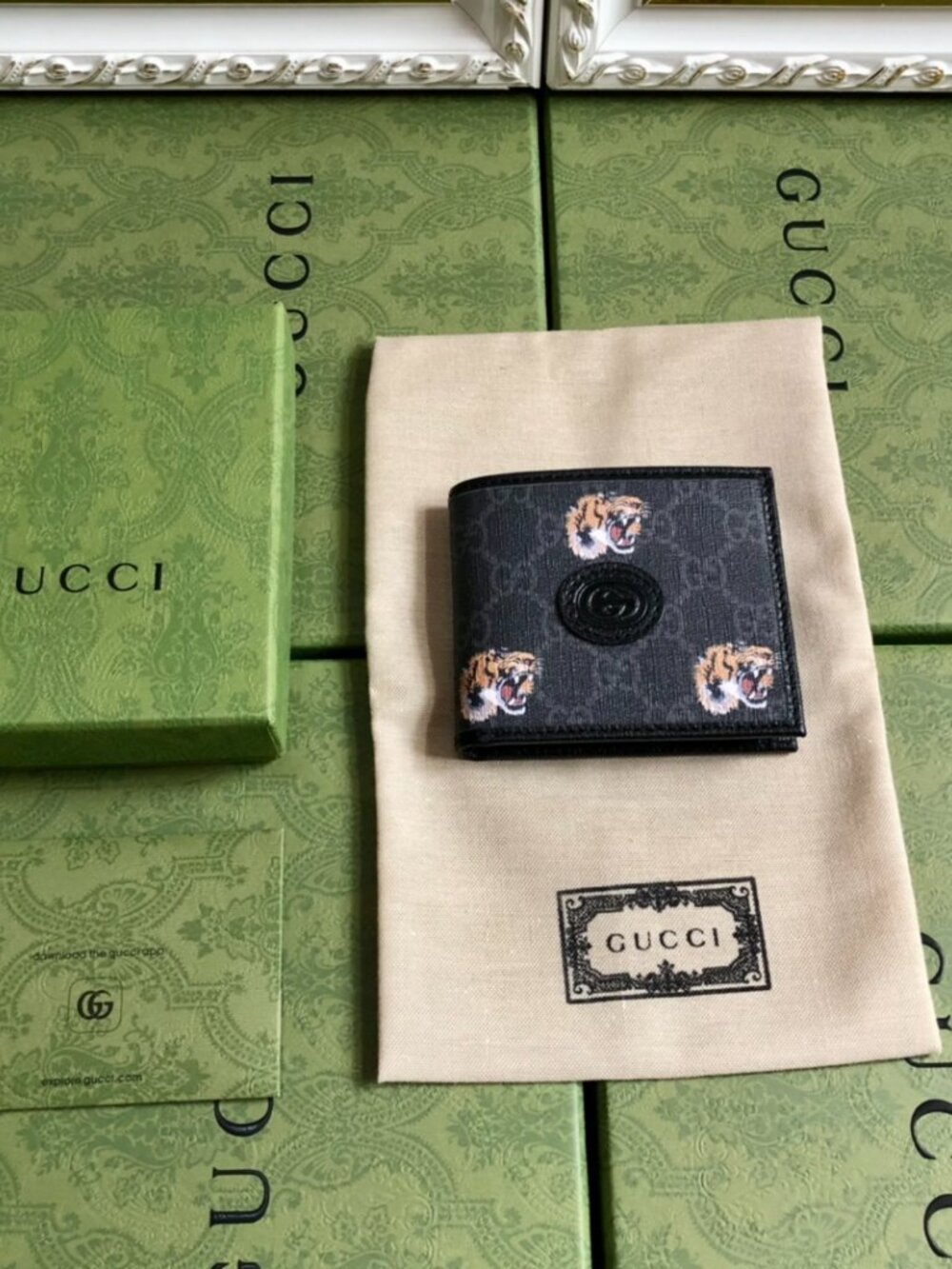 Gucci Aria GG Supreme Wallet with Interlocking G